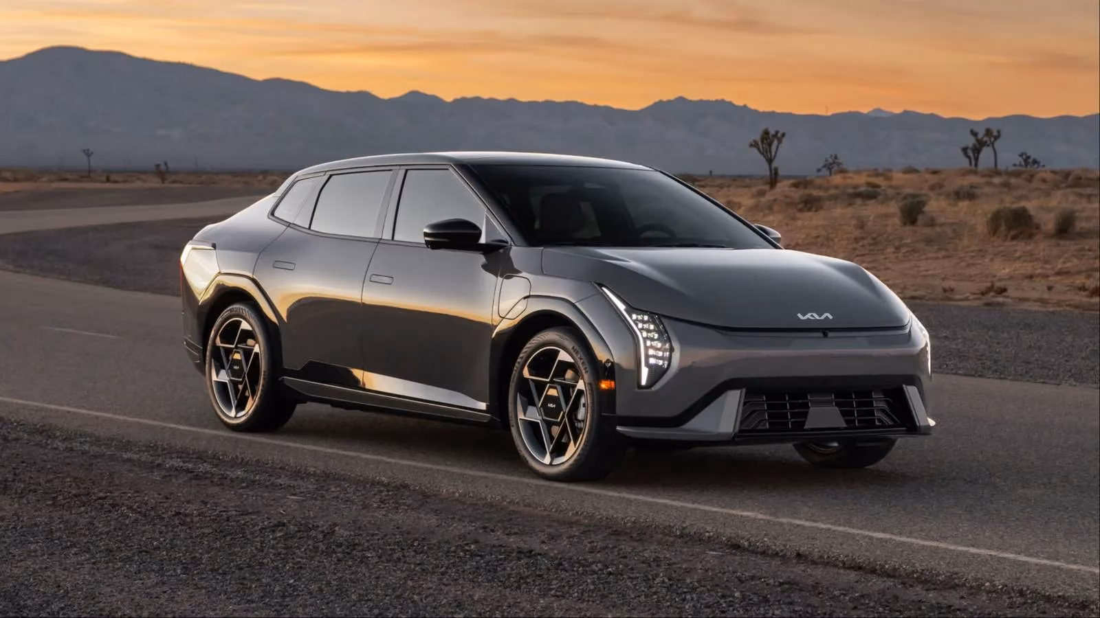 2026-kia-ev4-the-electric-compact-sedan-that-turns-commutes-into-moments-image-0