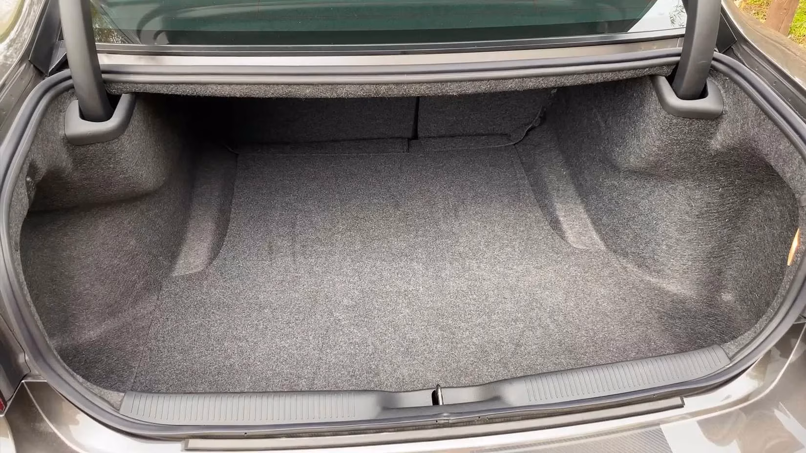 dodge-charger-s-electric-revolution-farewell-to-v8-hello-daytona-ev-image-2