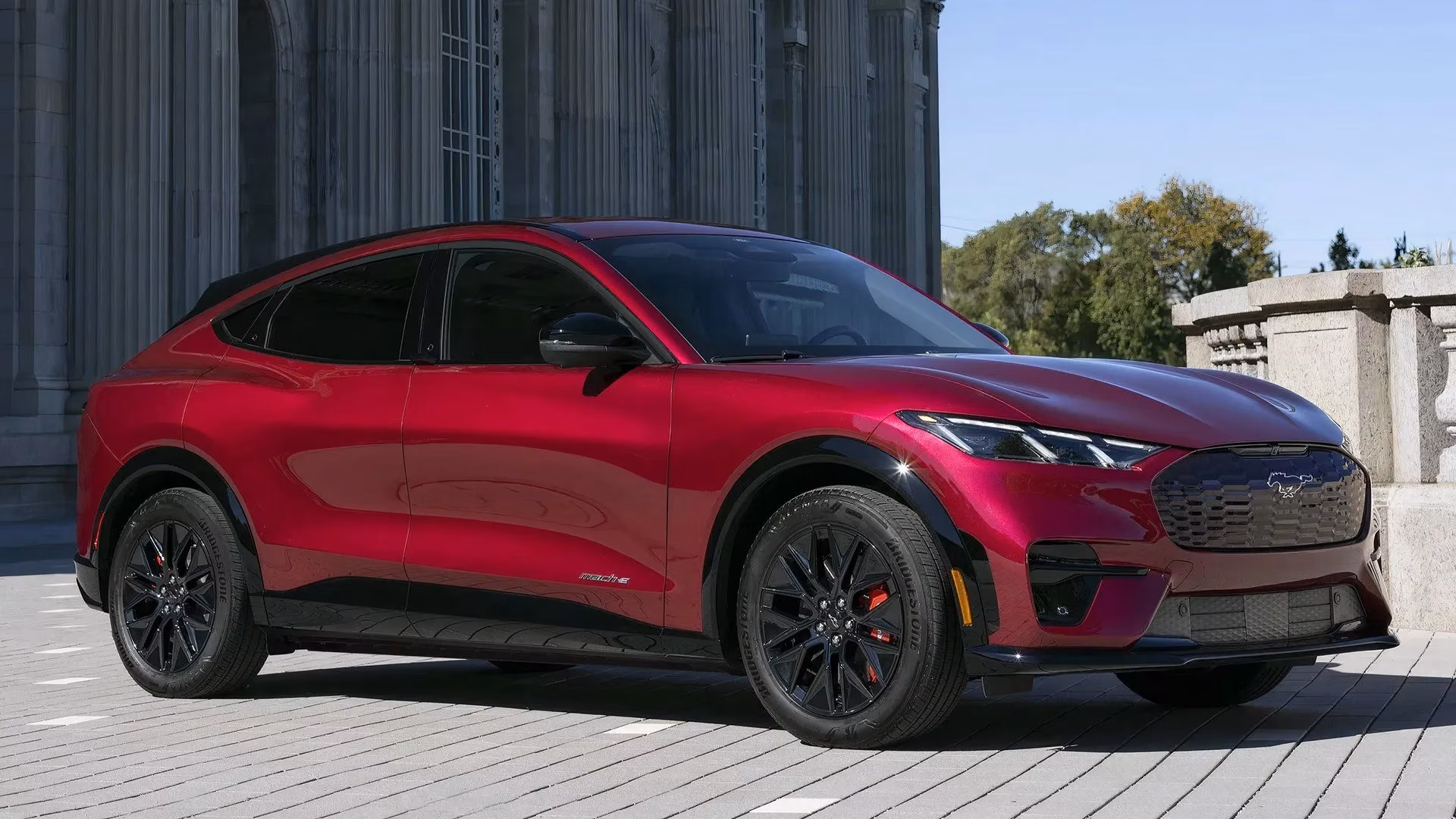 electric-power-ford-s-ev-dominance-in-drag-racing-against-v8-muscle-cars-image-2