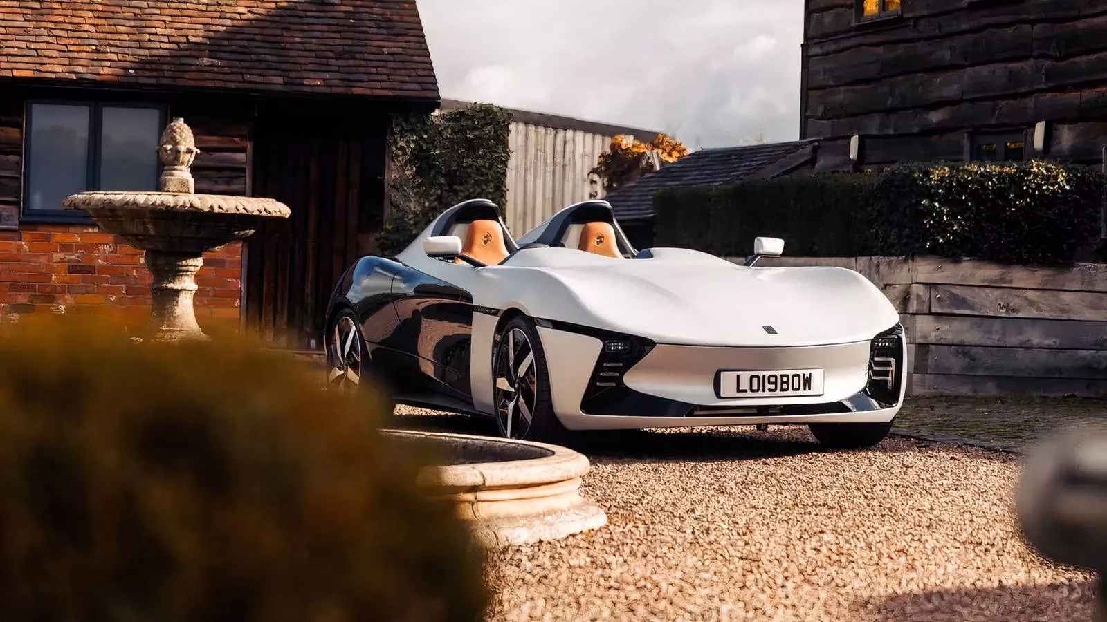 longbow-motors-featherweight-electric-vehicles-the-lightning-fast-revolution-of-2026-image-0