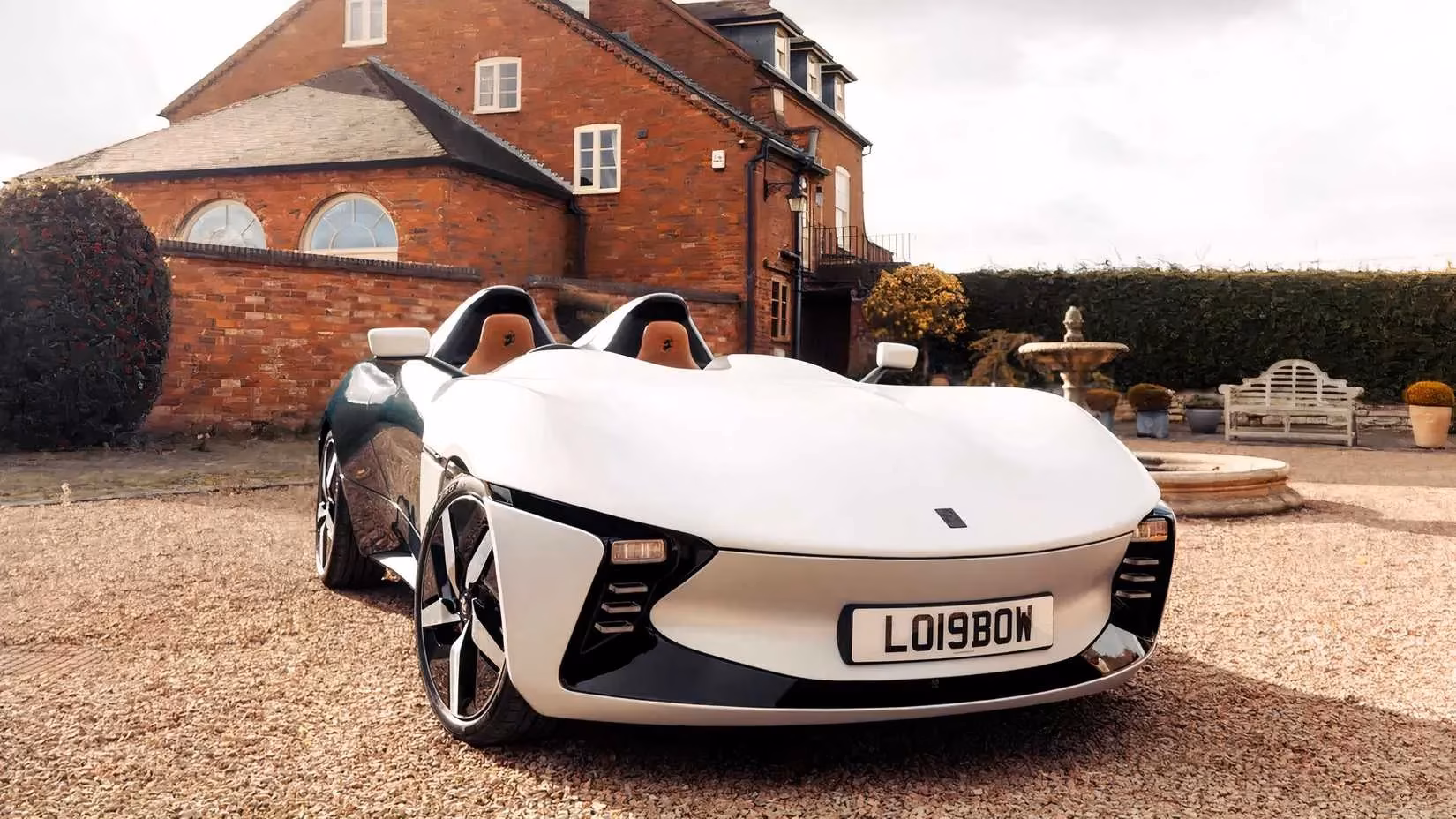 longbow-motors-featherweight-electric-vehicles-the-lightning-fast-revolution-of-2026-image-3