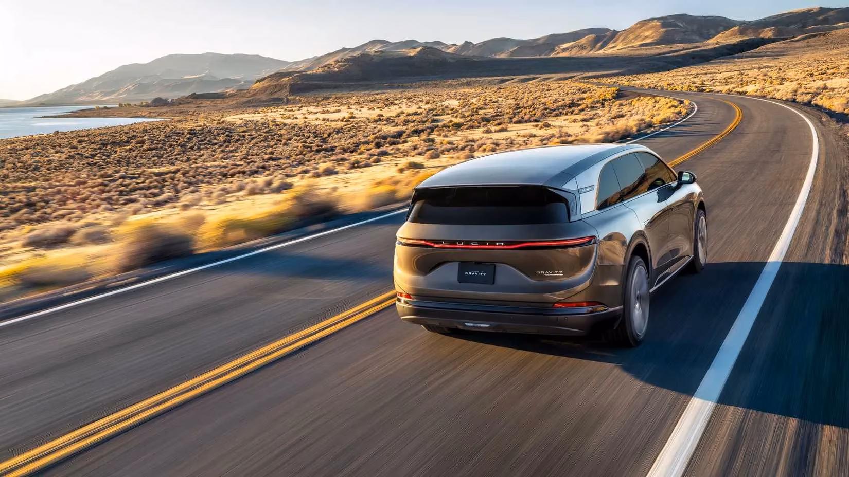 lucid-gravity-touring-the-mainstream-luxury-ev-suv-has-arrived-image-2