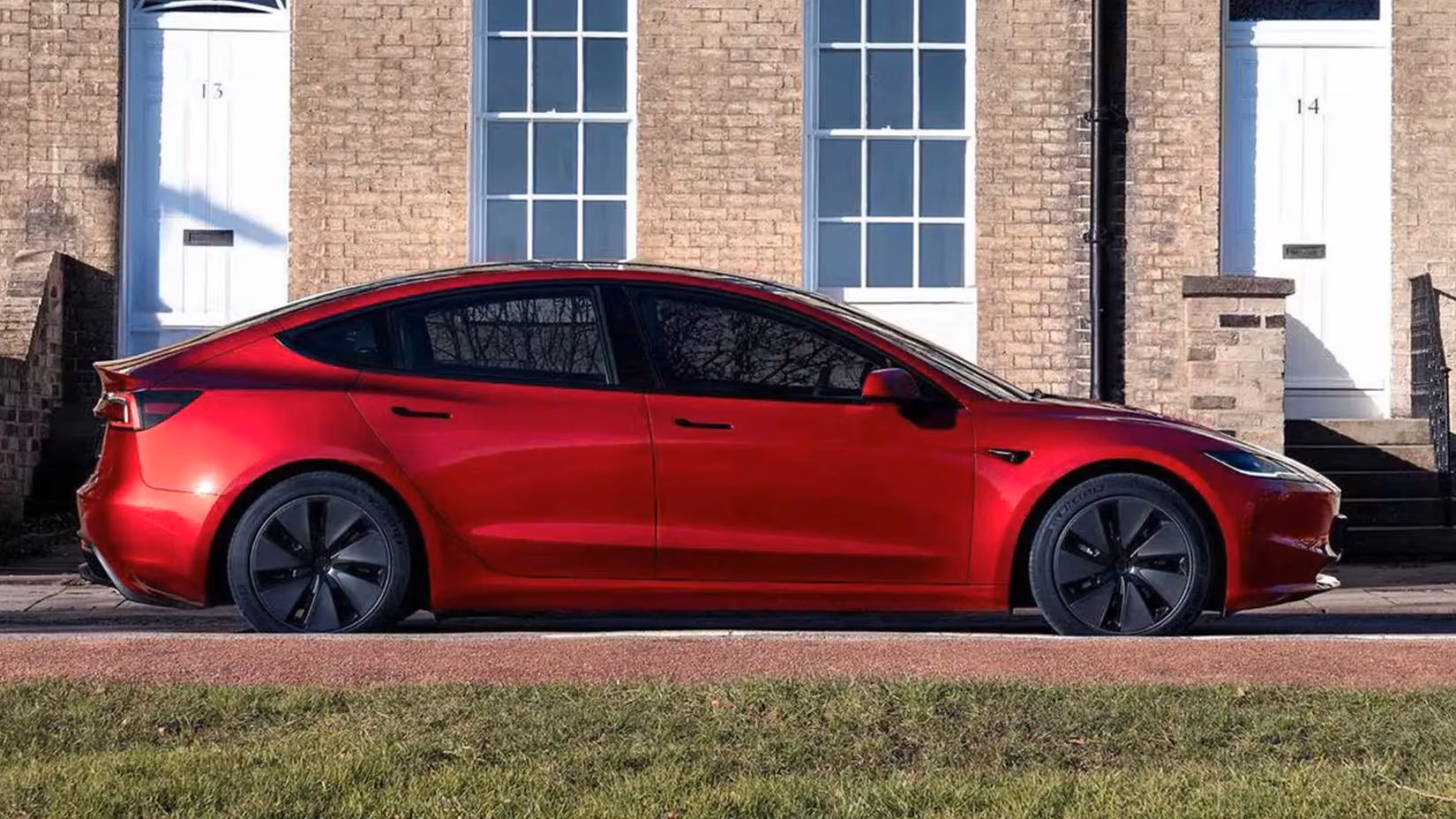 mustang-mach-e-vs-tesla-model-3-2024-electric-thunderdome-image-2