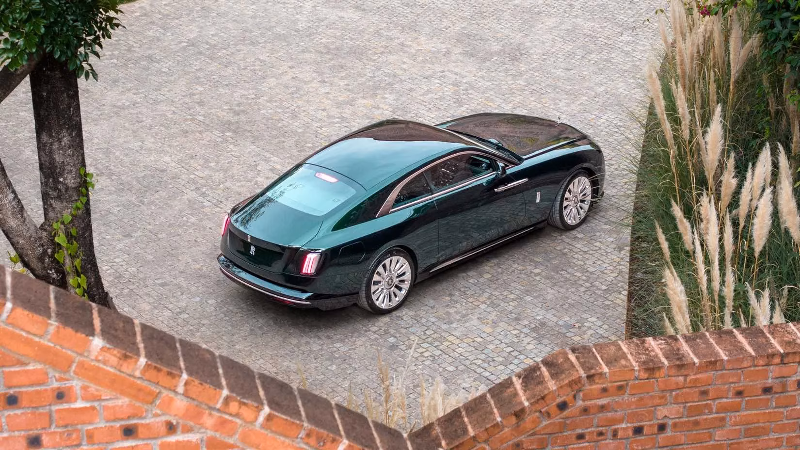 rolls-royce-spectre-evs-see-massive-price-drops-as-luxury-electric-market-cools-image-4