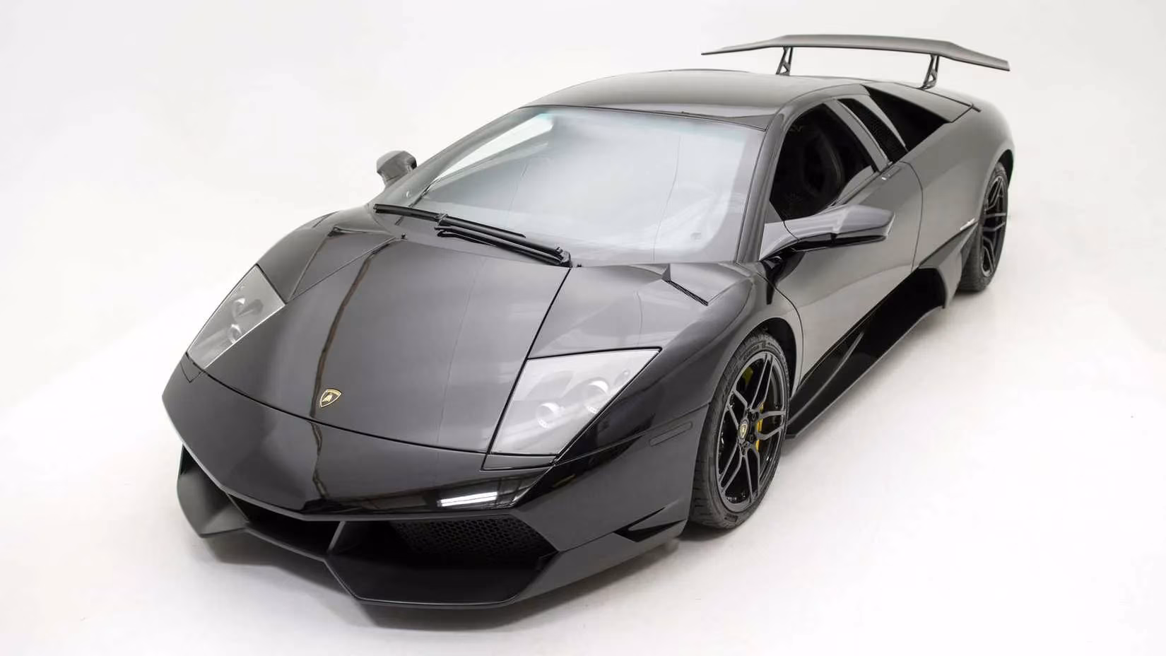 tesla-model-3-performance-outruns-supercars-costing-50-times-its-price-image-3