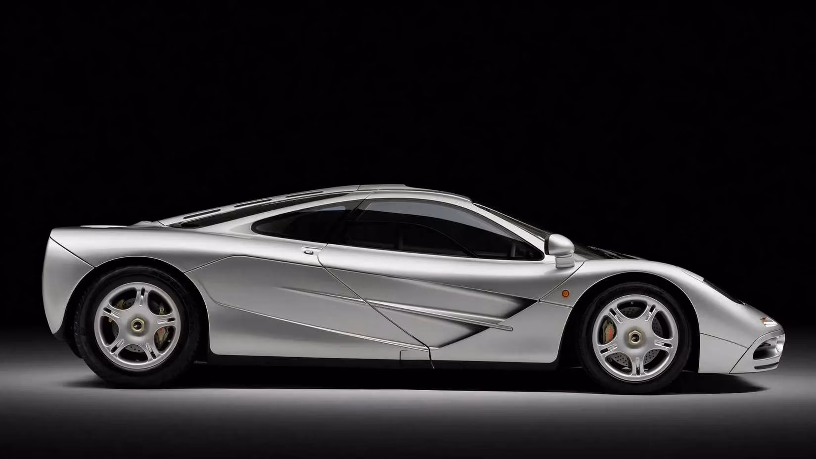 tesla-model-3-performance-outruns-supercars-costing-50-times-its-price-image-5