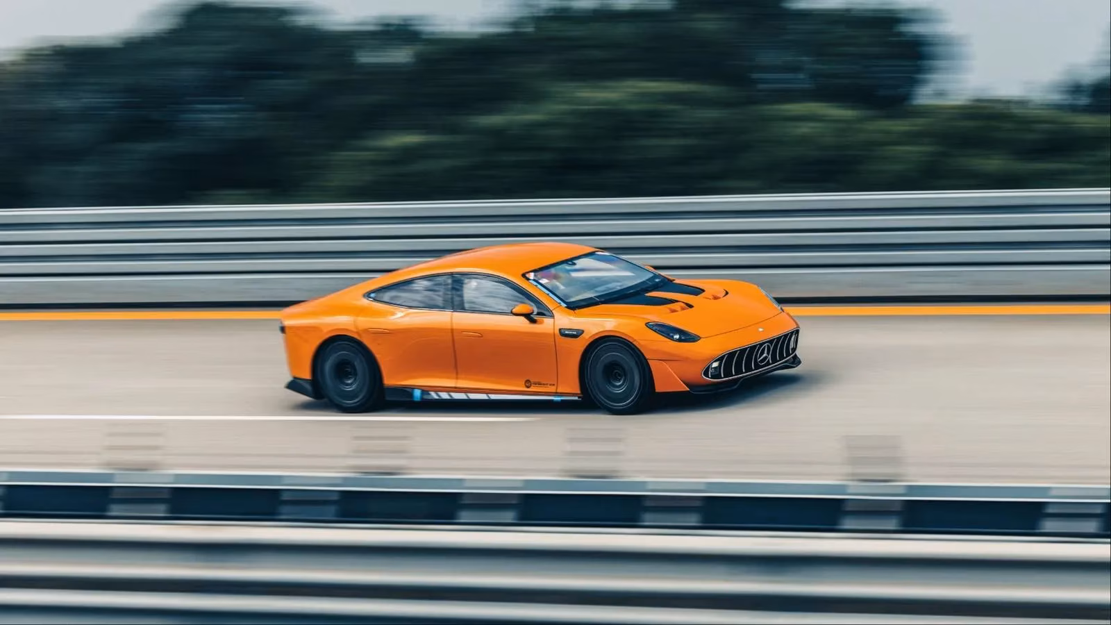 the-unstoppable-machine-how-mercedes-amg-s-electric-concept-shattered-every-endurance-record-and-redefined-speed-image-0